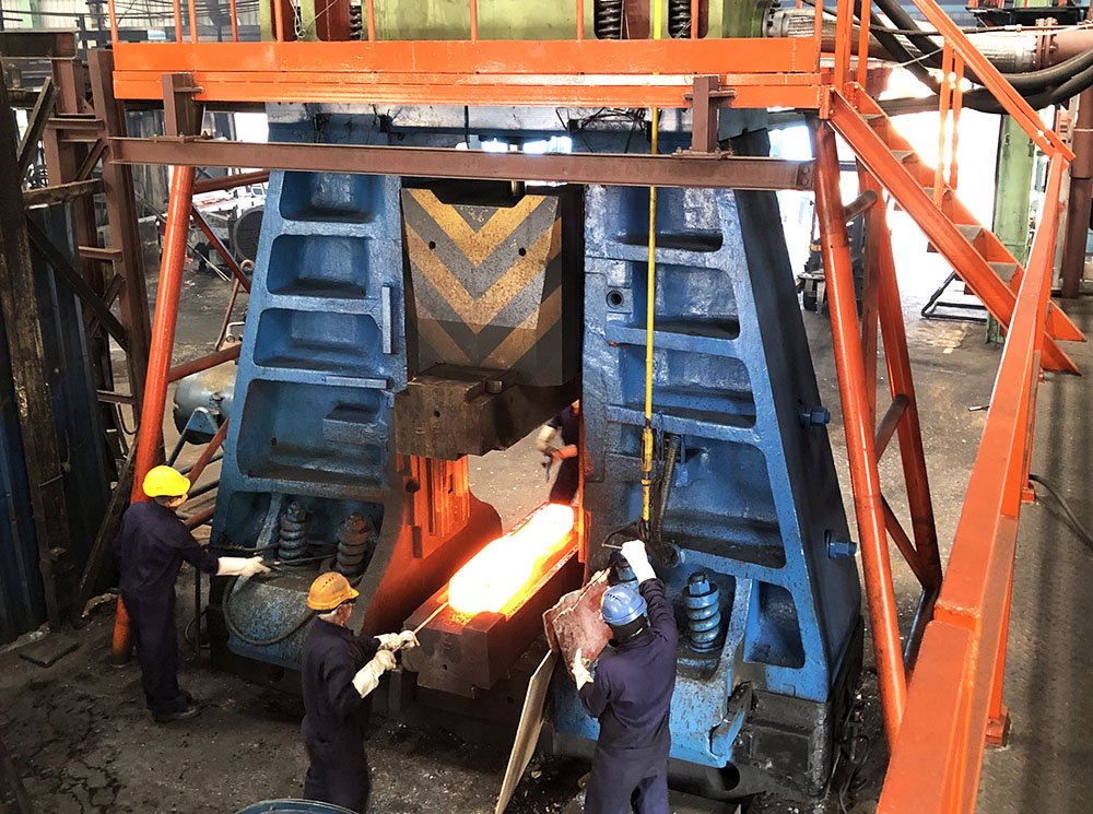 10-ton closed die forging hammer produces crankshafts in India